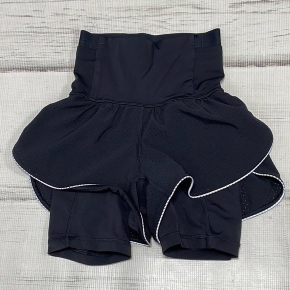 Lululemon Athletica Mini Shorts Black Size 6 - Picture 4 of 11